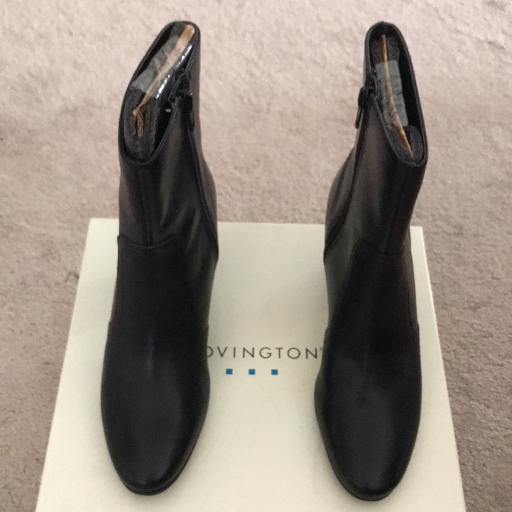 Woman’s black boots by COVINGTON.